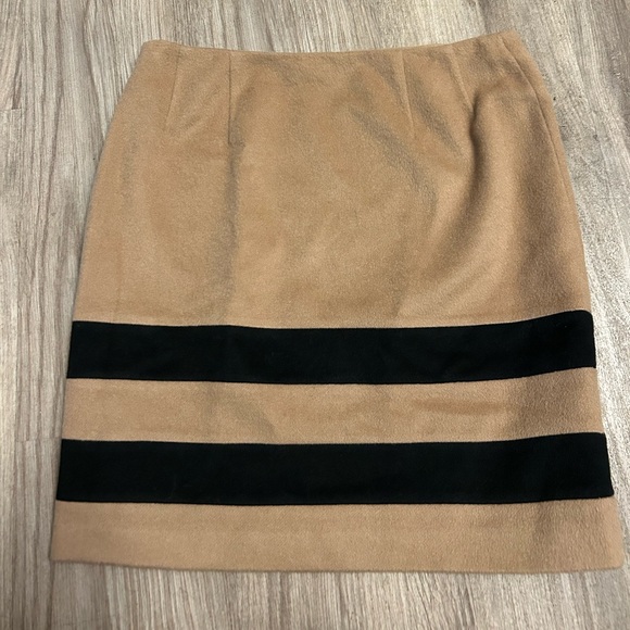 J. McLaughlin Dresses & Skirts - J Mclaughlin Wool Stripe Skirt size 6 Black and Tan